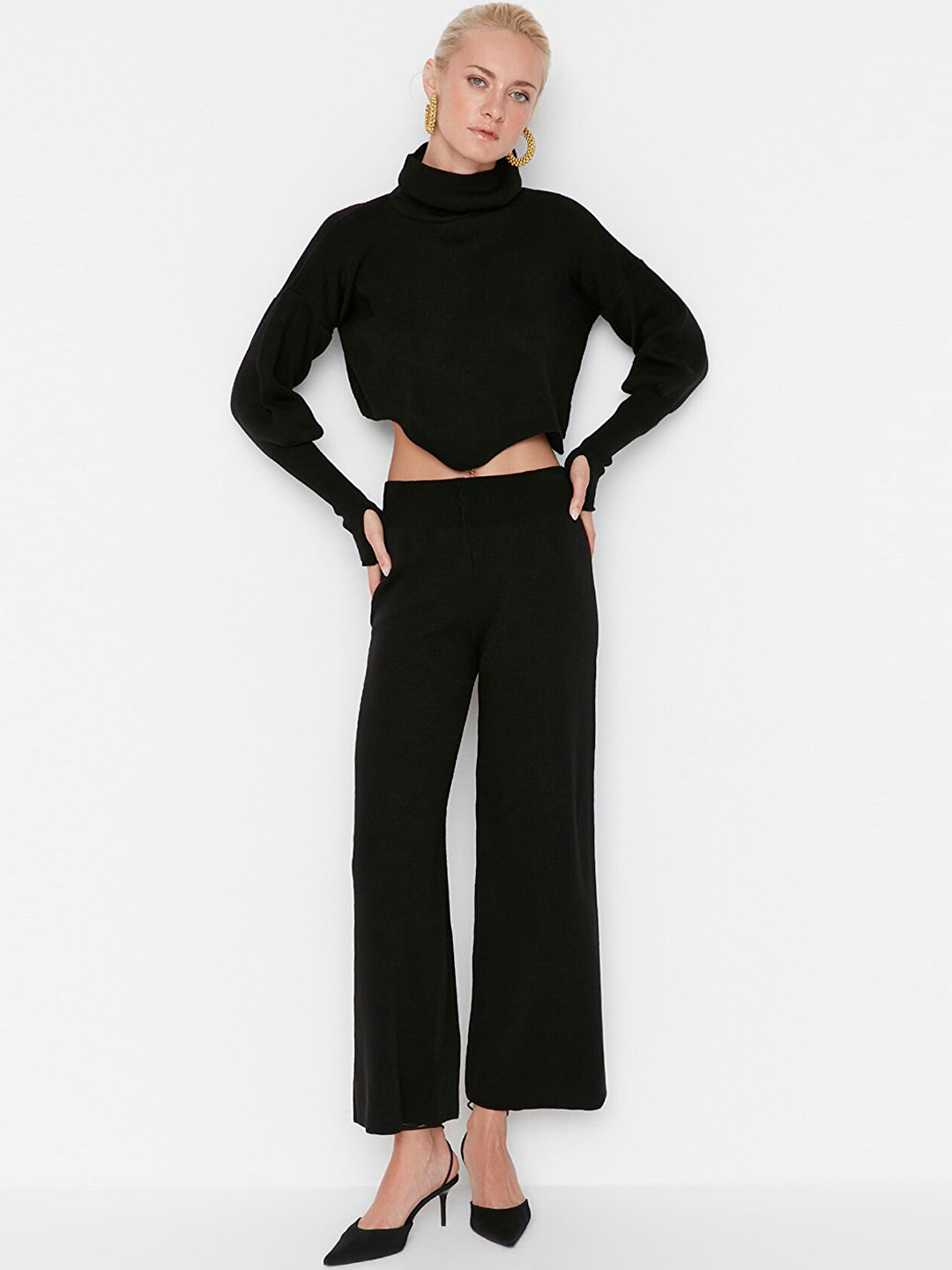 

Trendyol Long Sleeves High Neck Acrylic Sweatshirt & Trousers, Black