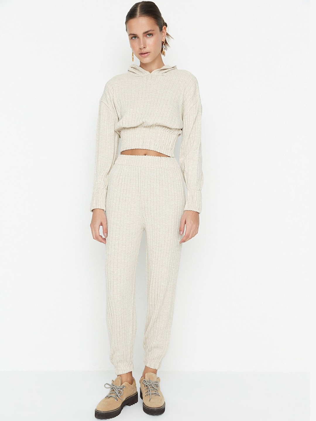 

Trendyol Ribbed Acrylic Top With Joggers Co-Ords, Off white