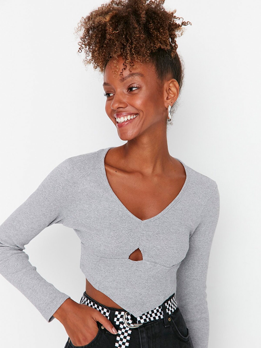 

Trendyol V-Neck Cut-Out Fitted Crop Top, Grey