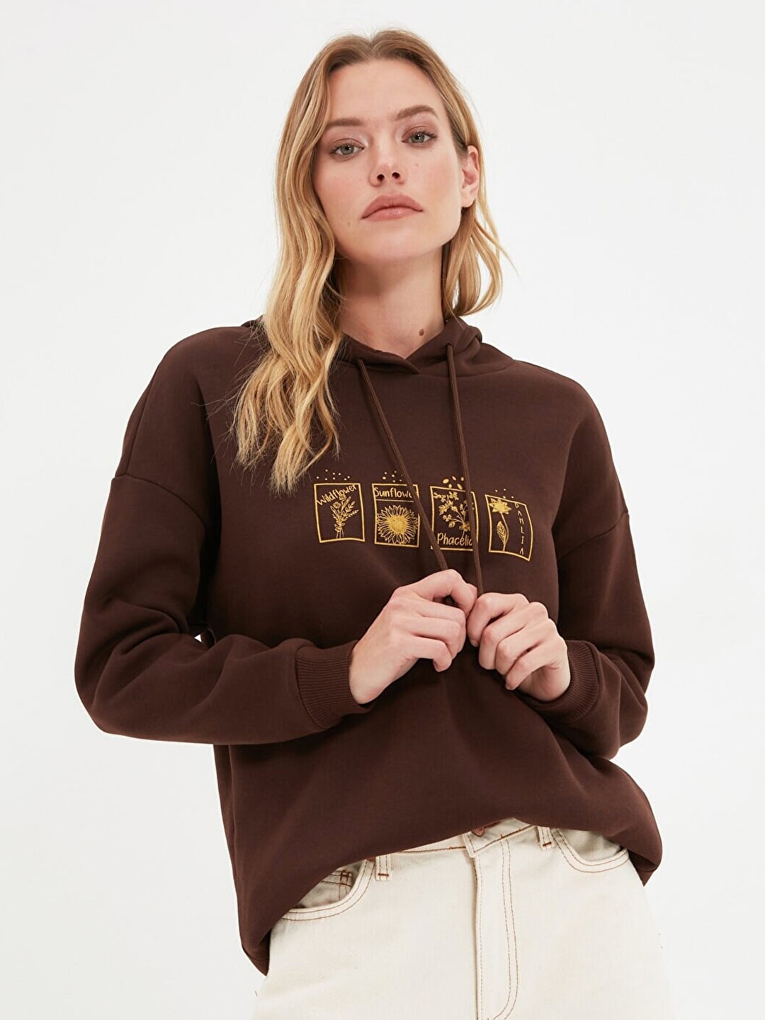 

Trendyol Long Sleeves Hooded Regular Sweatshirt, Brown