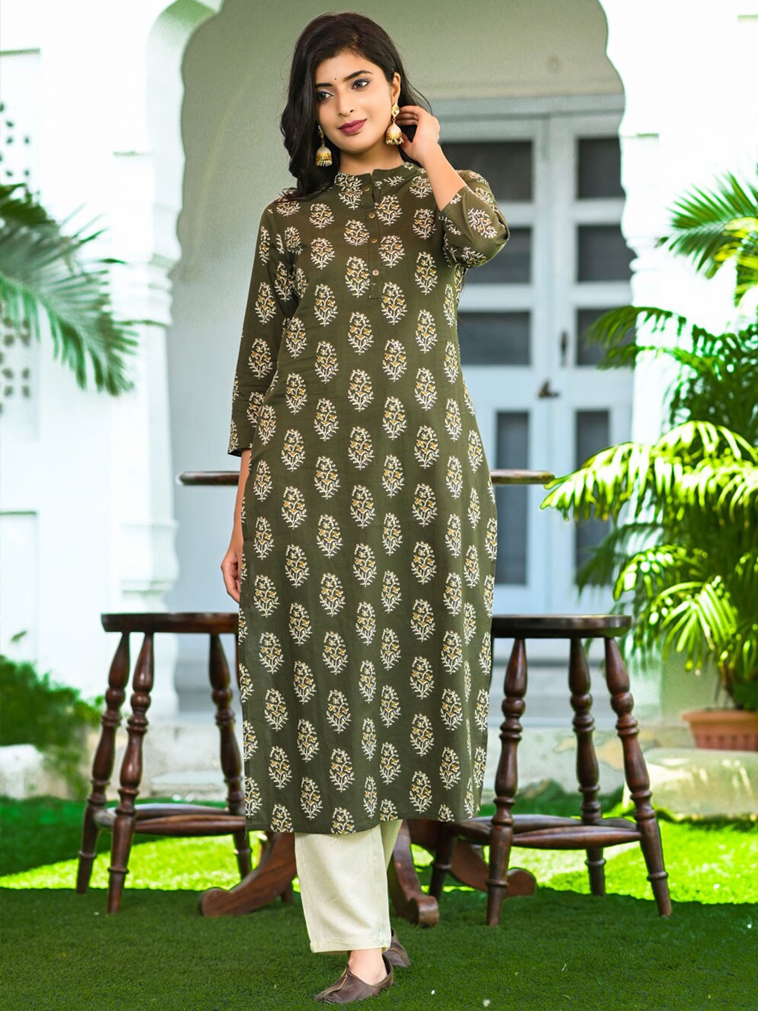 

Yufta Floral Printed Straight Pure Cotton Kurta with Trousers, Green