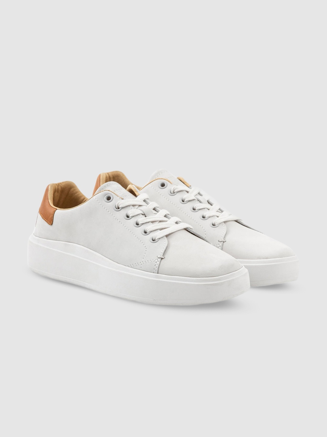 

Levis Men Comfort Insole Leather Sneakers, White