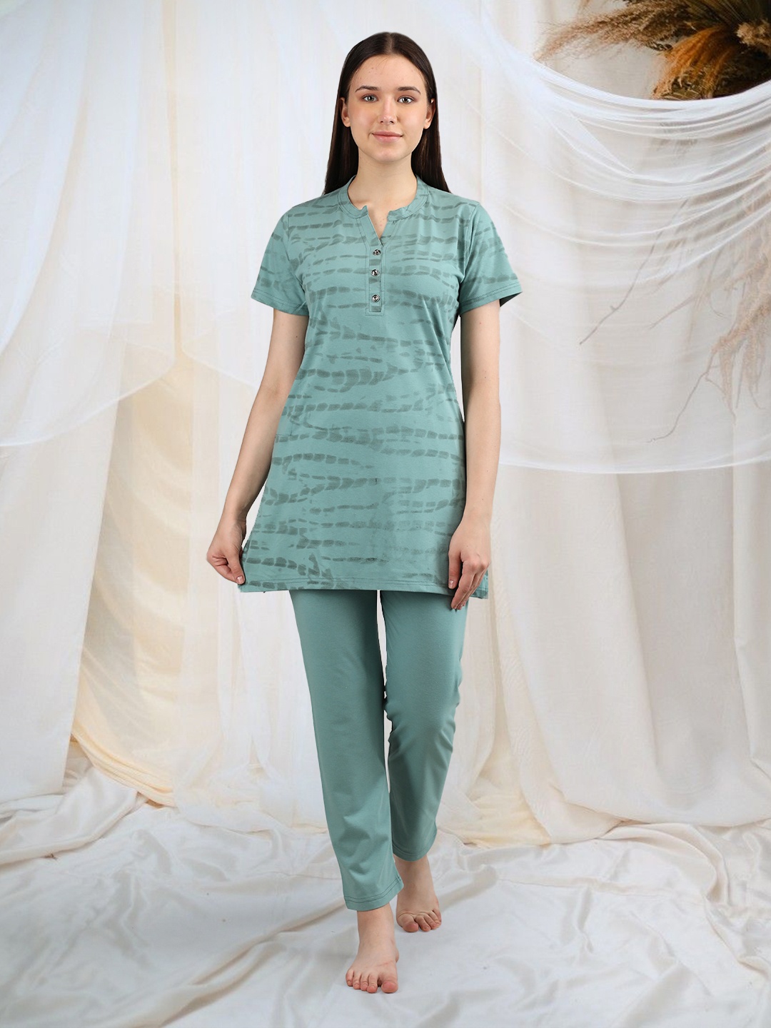 

Duchess Tie And Dye Printed Night Suit, Blue