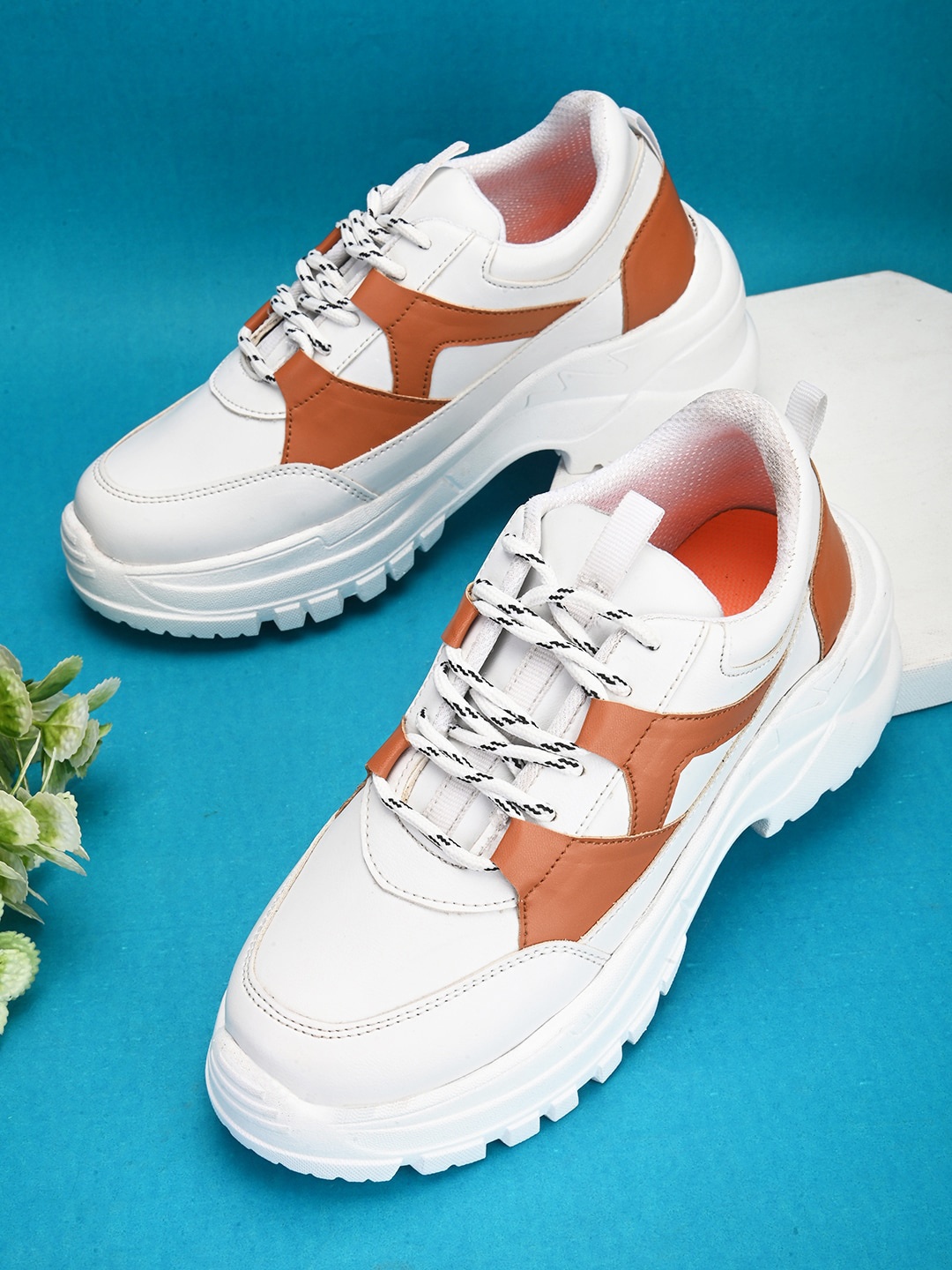 

The Roadster Lifestyle Co. Women Colourblocked Lightweight Sneakers, Tan