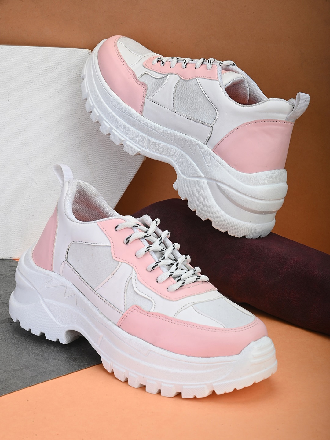 

Roadster Women Pink & White Colourblocked Lightweight Padded Insole Basics Sneakers