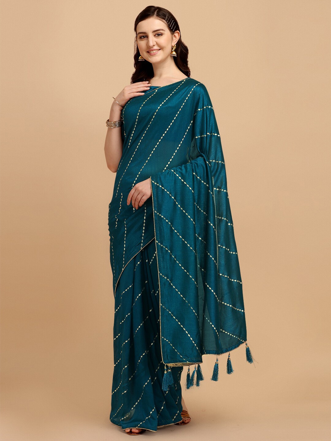 

CLOTHING JUNCTION Striped Leheriya Saree, Green
