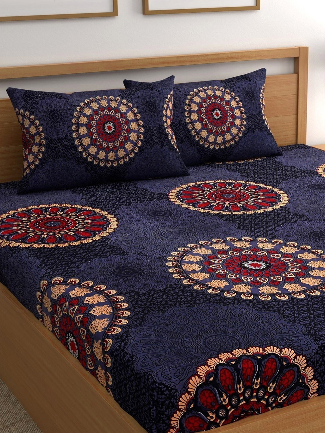 

CHHAVI INDIA Grey & Red Ethnic Motifs Printed 210 TC Queen Bedsheet & 2 Pillow Covers