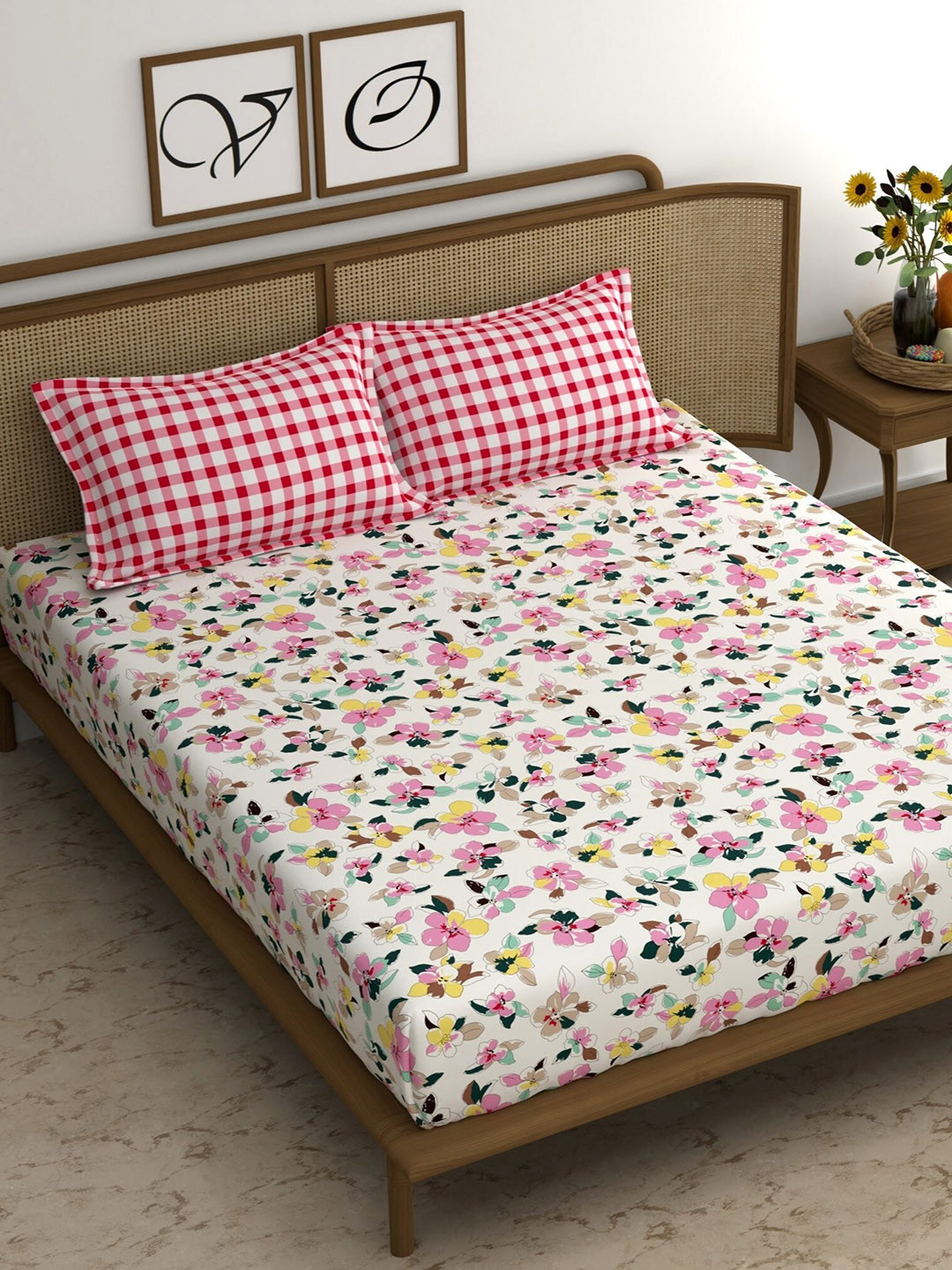 

CHHAVI INDIA White & Pink Floral Printed 210 TC Queen Bedsheet & 2 Pillow Covers