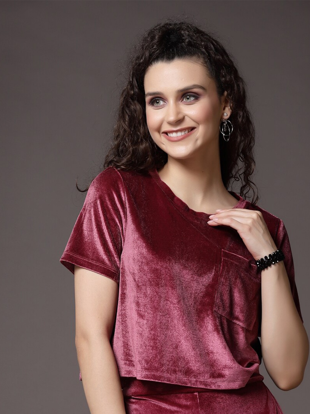 

KASSUALLY Round Neck Cropped Velvet Top, Burgundy