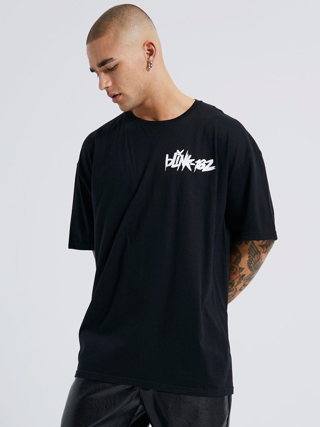 

boohooMAN Men Black Printed Drop-Shoulder Sleeves Pure Cotton T-shirt