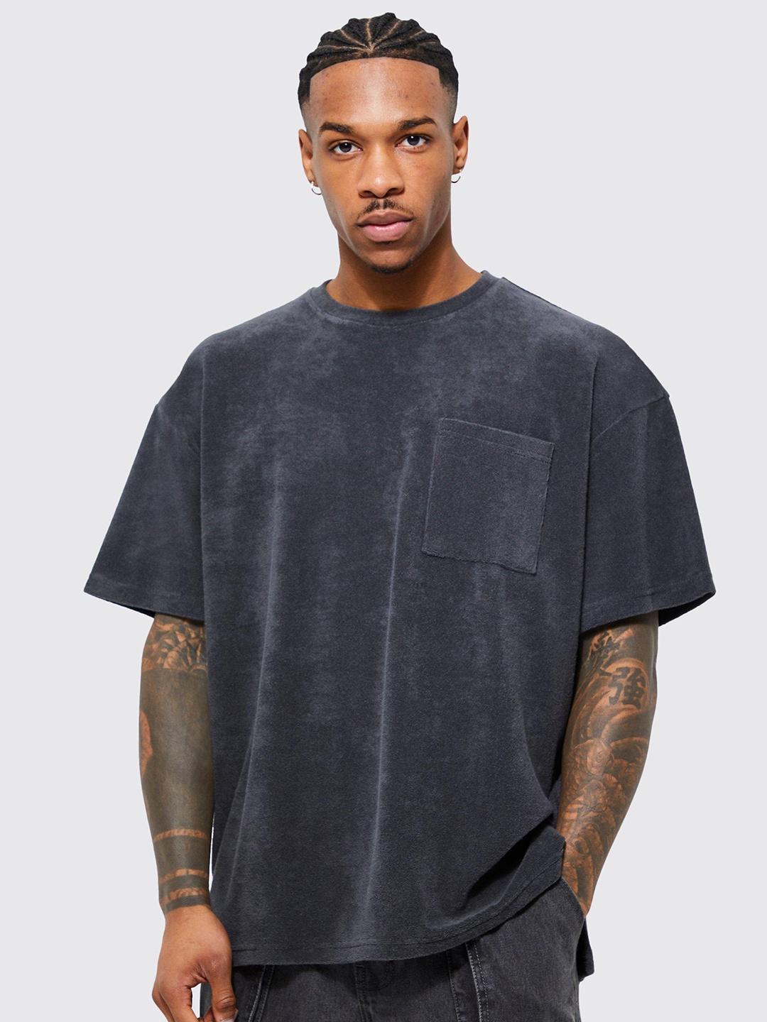

boohooMAN Towelling One Pocket Drop-Shoulder Sleeves Oversized T-shirt, Charcoal