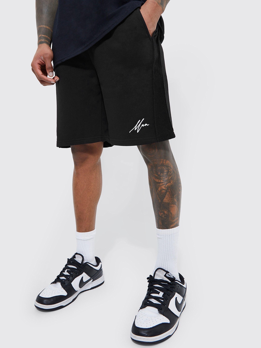 

boohooMAN Men Loose Fit Loopback Panelled Short, Black