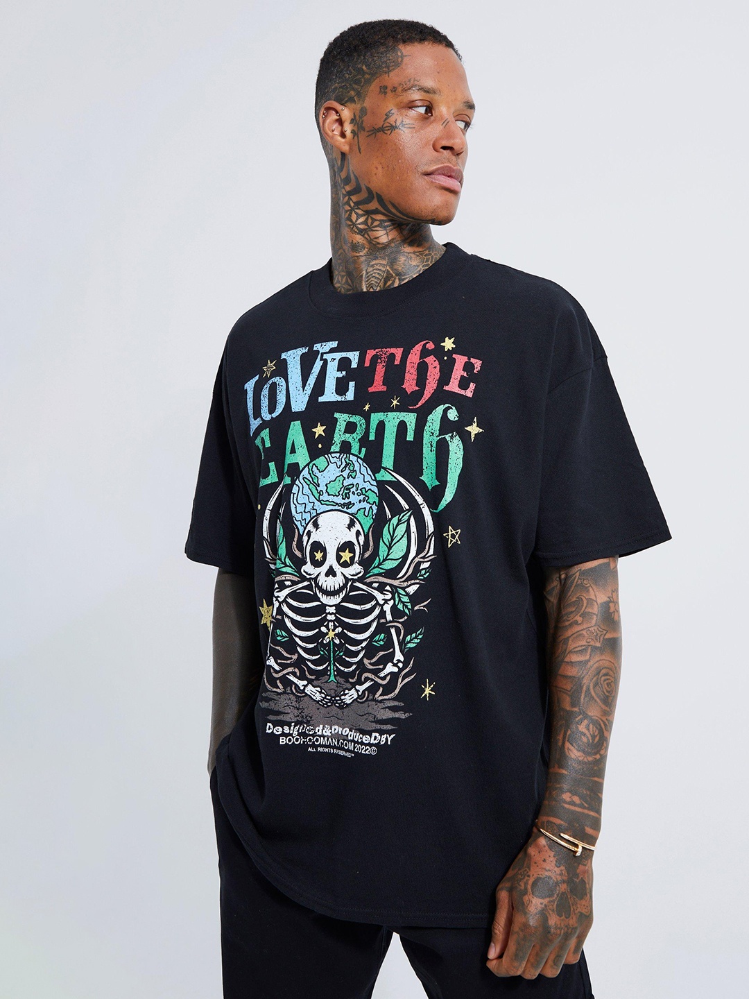 

boohooMAN Skeleton Earth Typography Printed Drop-Shoulder Sleeves Oversized T-shirt, Black