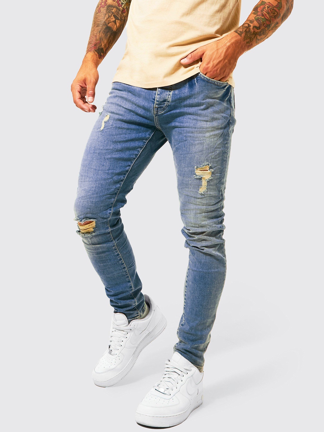 

boohooMAN Men Skinny Fit Mildly Distressed Light Fade Stretchable Jeans, Blue