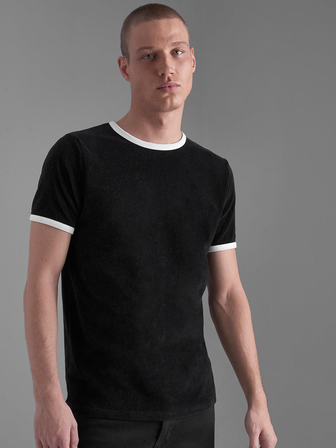 

boohooMAN Velour Slim Fit T-shirt, Black