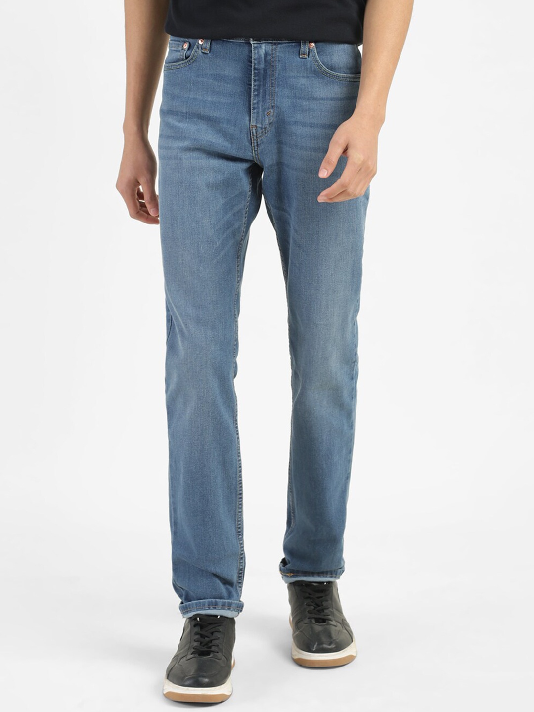 

Levis Men Mid Rise Light Fade Clean Look Whiskers & chevrons Slim Fit Jeans, Blue