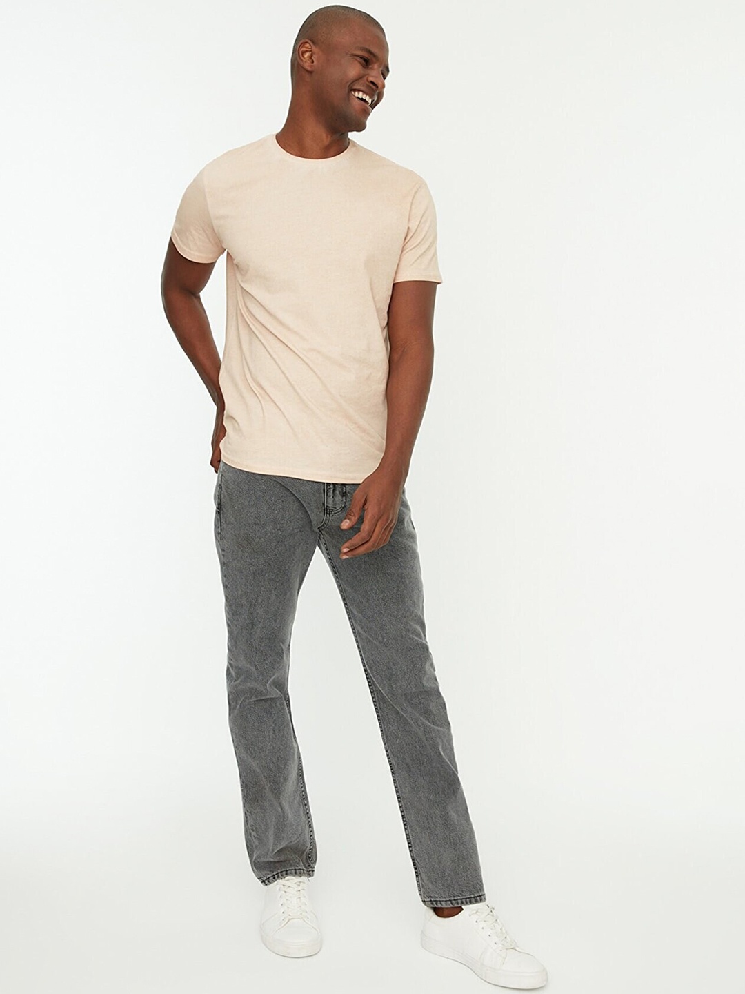 

Trendyol Men Regular Fit Heavy Fade Mid-Rise Cotton Jeans, Grey