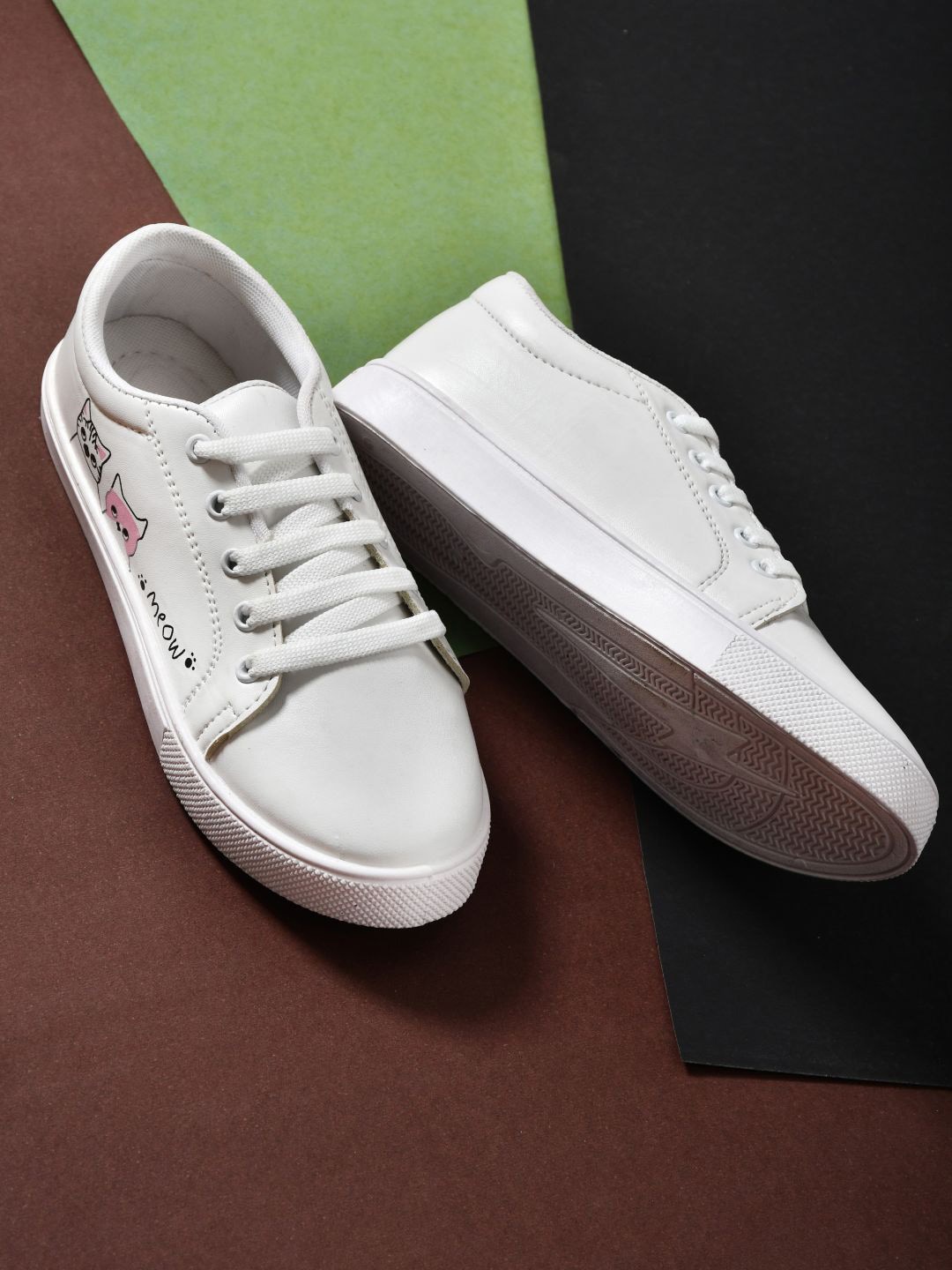 

JEEVI Women Round Toe Lace Ups Lightweight Sneakers, White