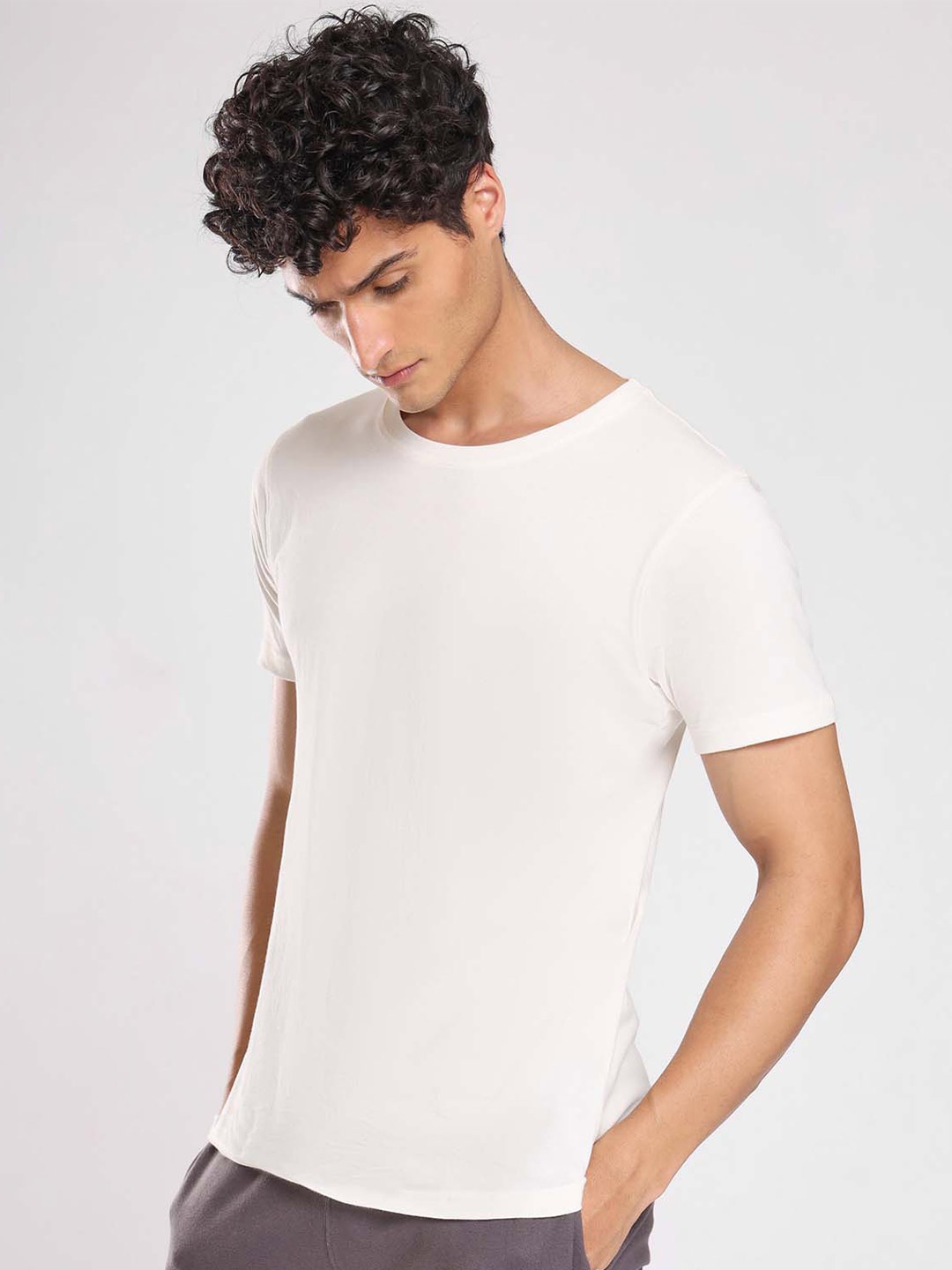 

NOBERO Round Neck Cotton T-shirt, Cream