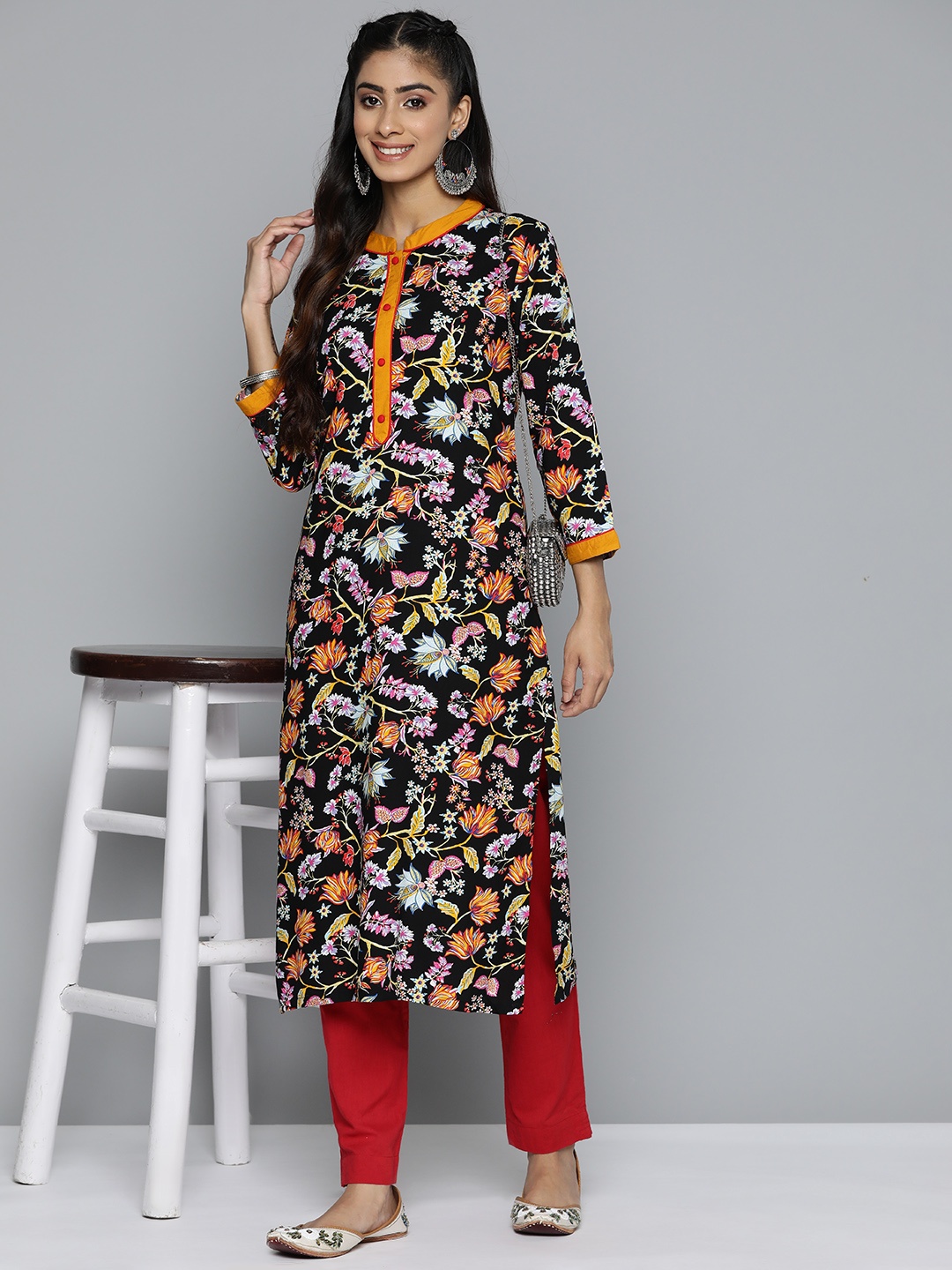 

HERE&NOW Floral Printed Gotta Patti Kurta, Black