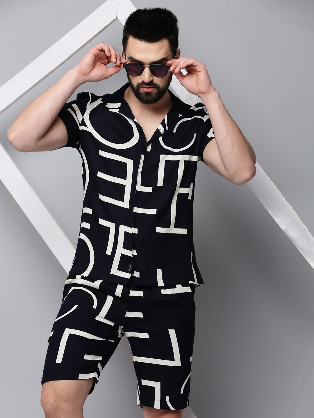 

SHOWOFF Men Printed Shirt With Shorts, Navy blue