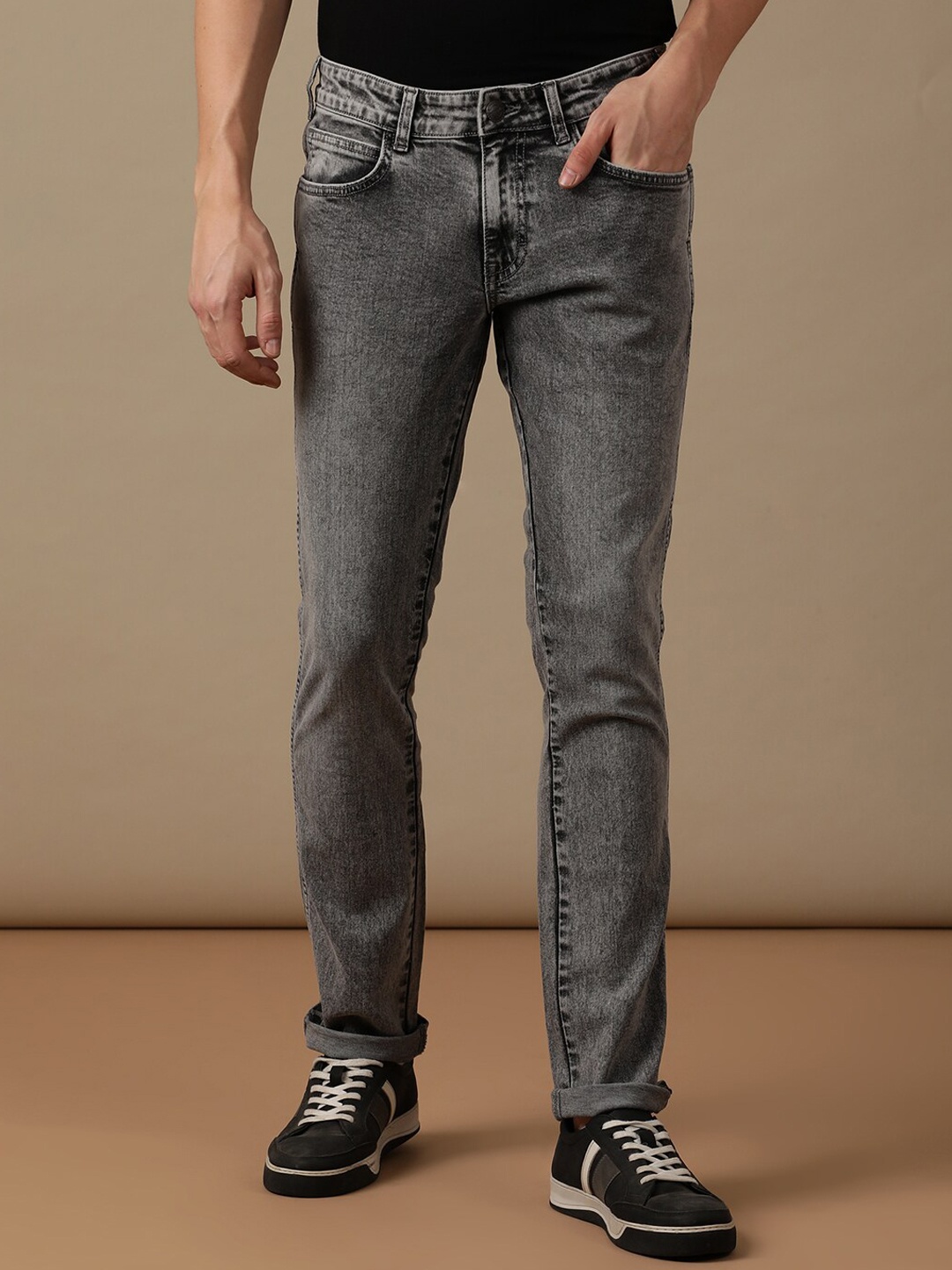 

Wrangler Men Skanders Slim Fit Low-Rise Heavy Fade Stretchable Jeans, Grey