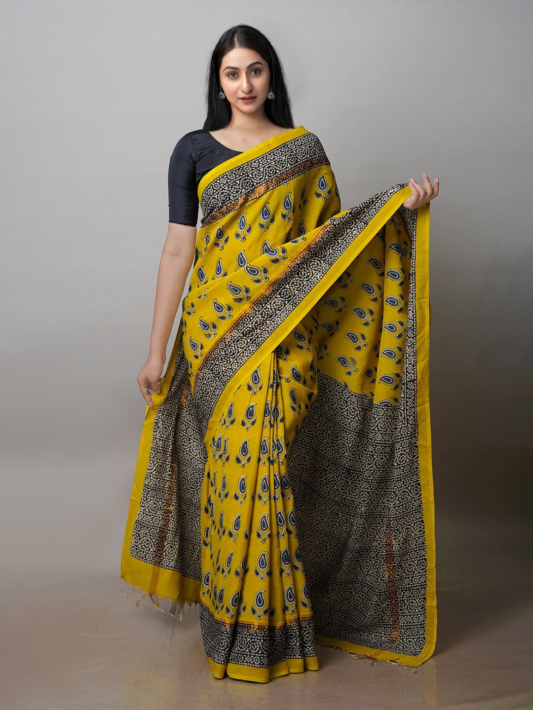 

Unnati Silks Ethnic Motifs Printed Zari Silk Blend Bagru Saree, Yellow