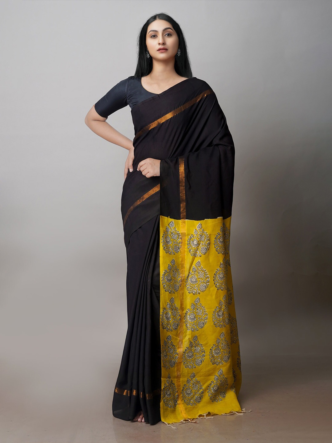 

Unnati Silks Zari Silk Blend Bagru Saree, Black