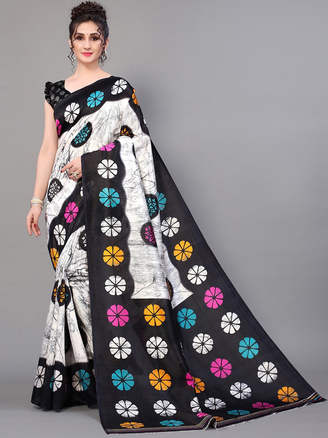 

GORGONE Floral Printed Saree, Black