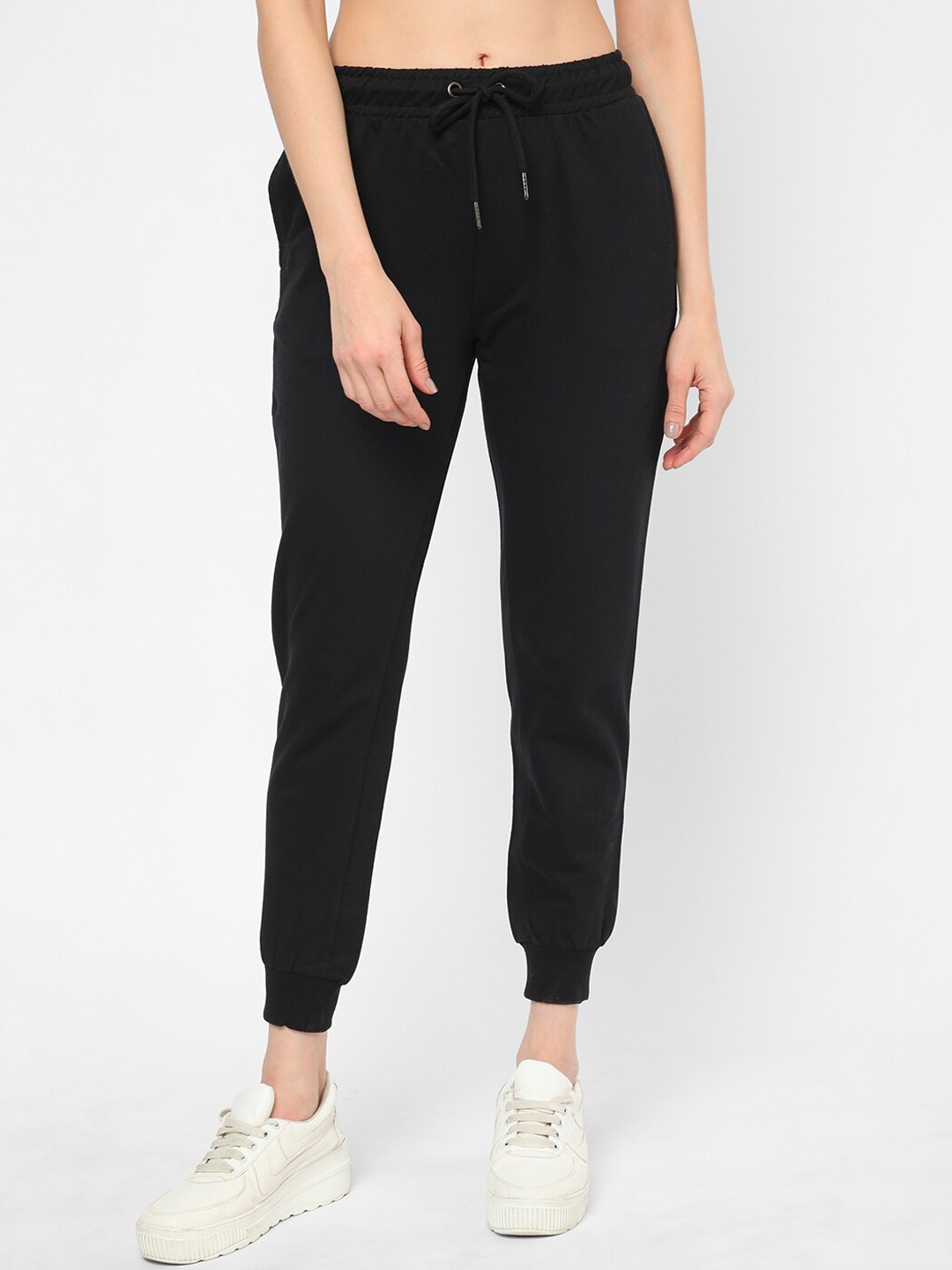 

R&B Women Mid-Rise Regular Fit Cropped Cotton Joggers, Black