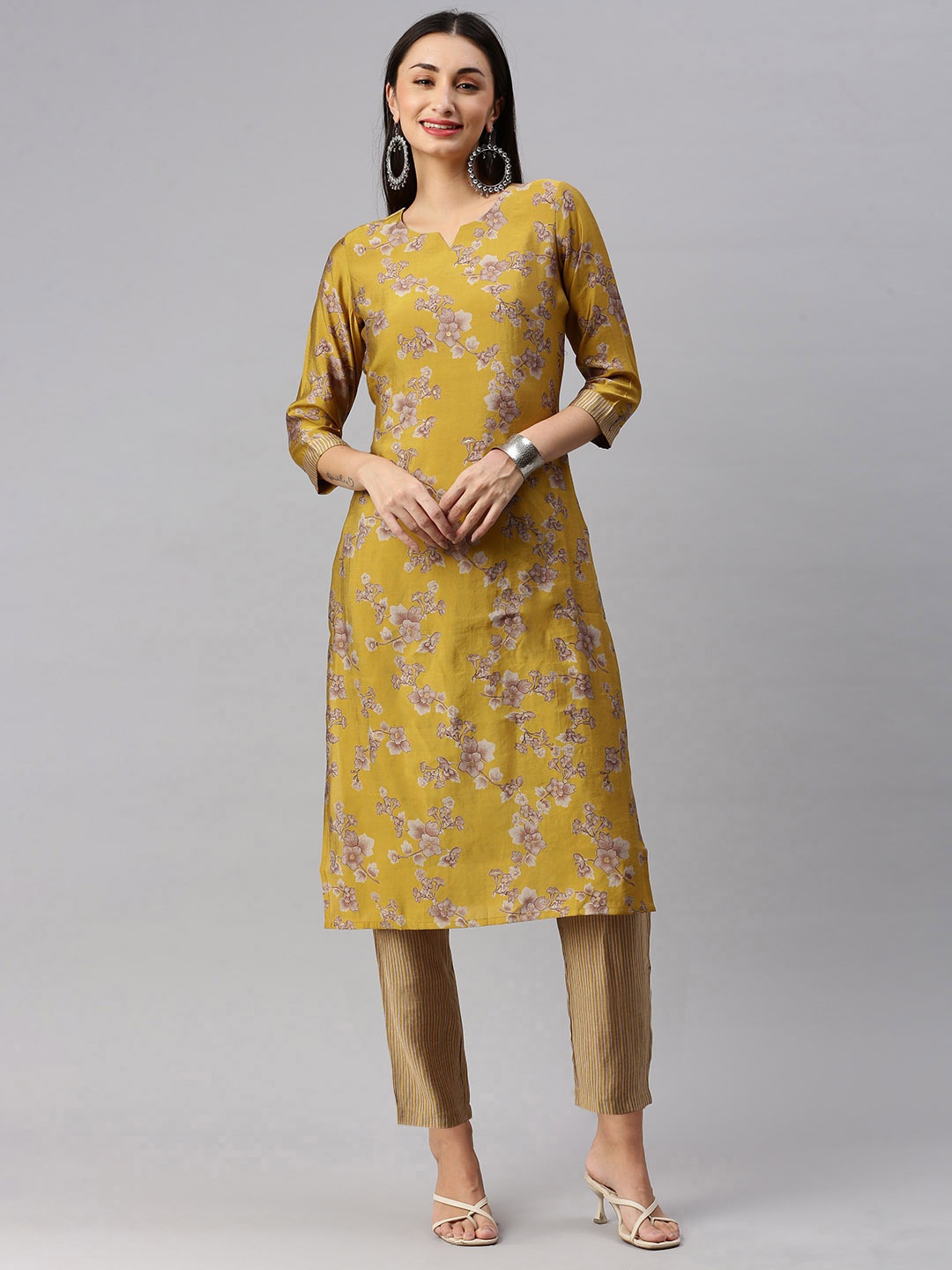 

HRITIKA Women Floral Printed Regular Kurta with Trousers, Yellow