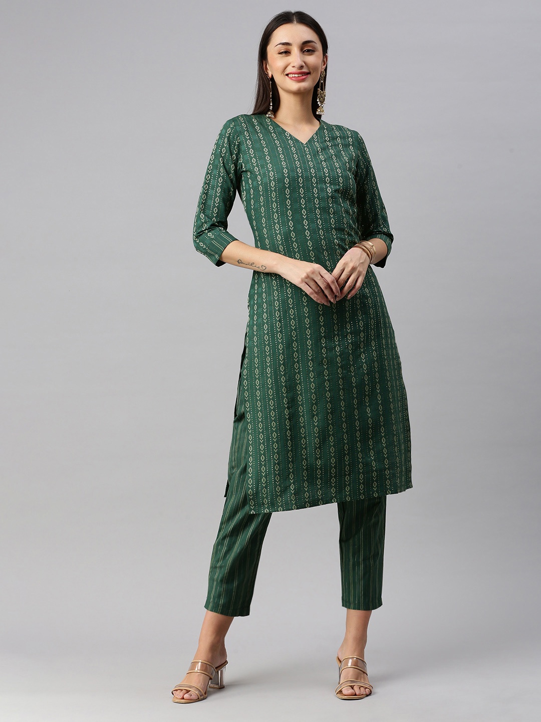 

HRITIKA Women Ethnic Motifs Regular Kurta with Trousers, Green