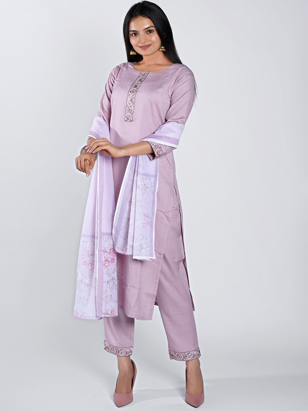 

WOMEN VILLAGE Floral Yoke Design Thread Work Kurta With Trousers & Dupatta, Lavender
