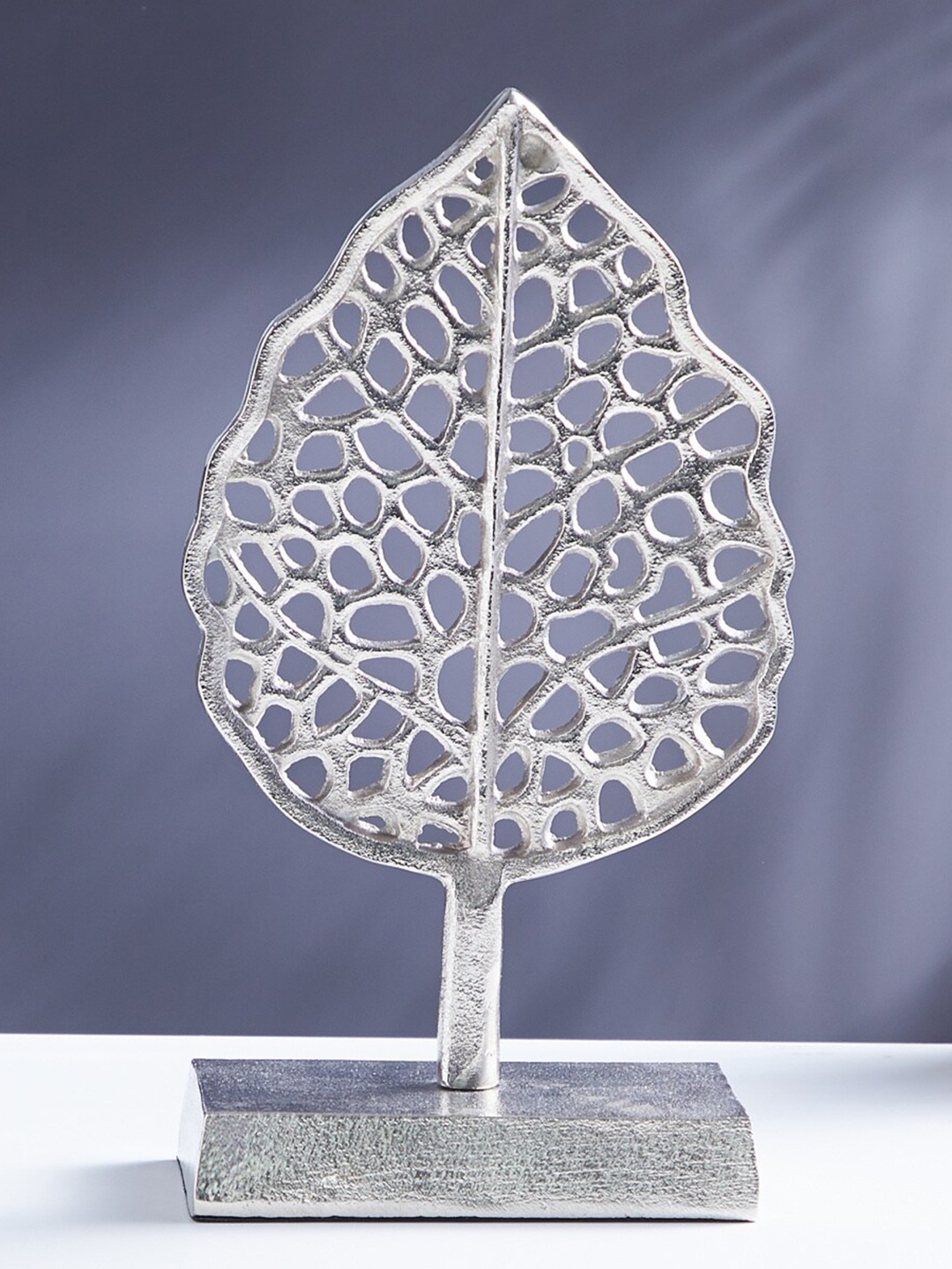 

Home Centre Silver-Toned Corsica Zarin Aluminium Textured Leaf Figurine