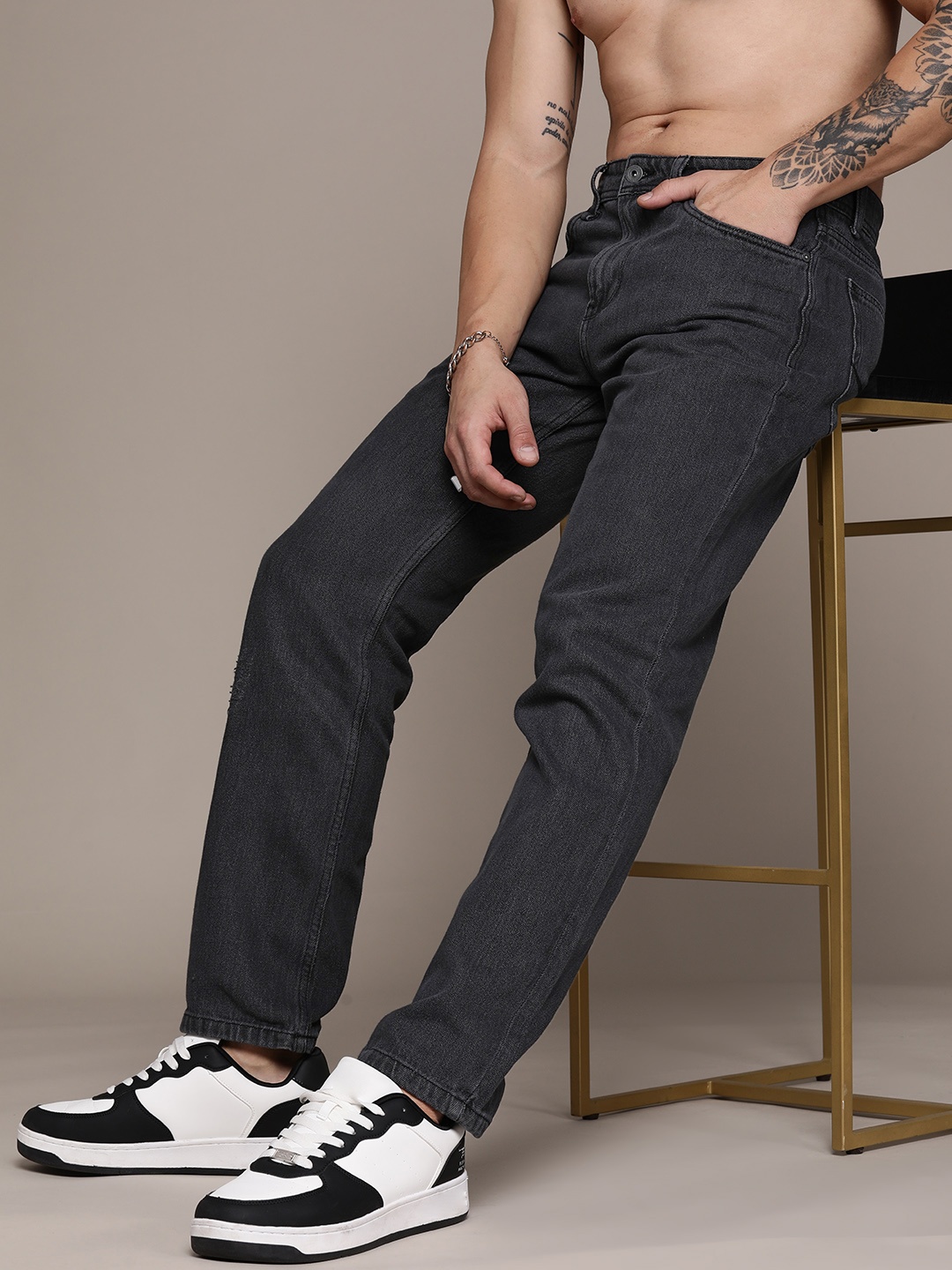 

The Roadster Lifestyle Co. Men Relaxed Fit Jeans, Charcoal