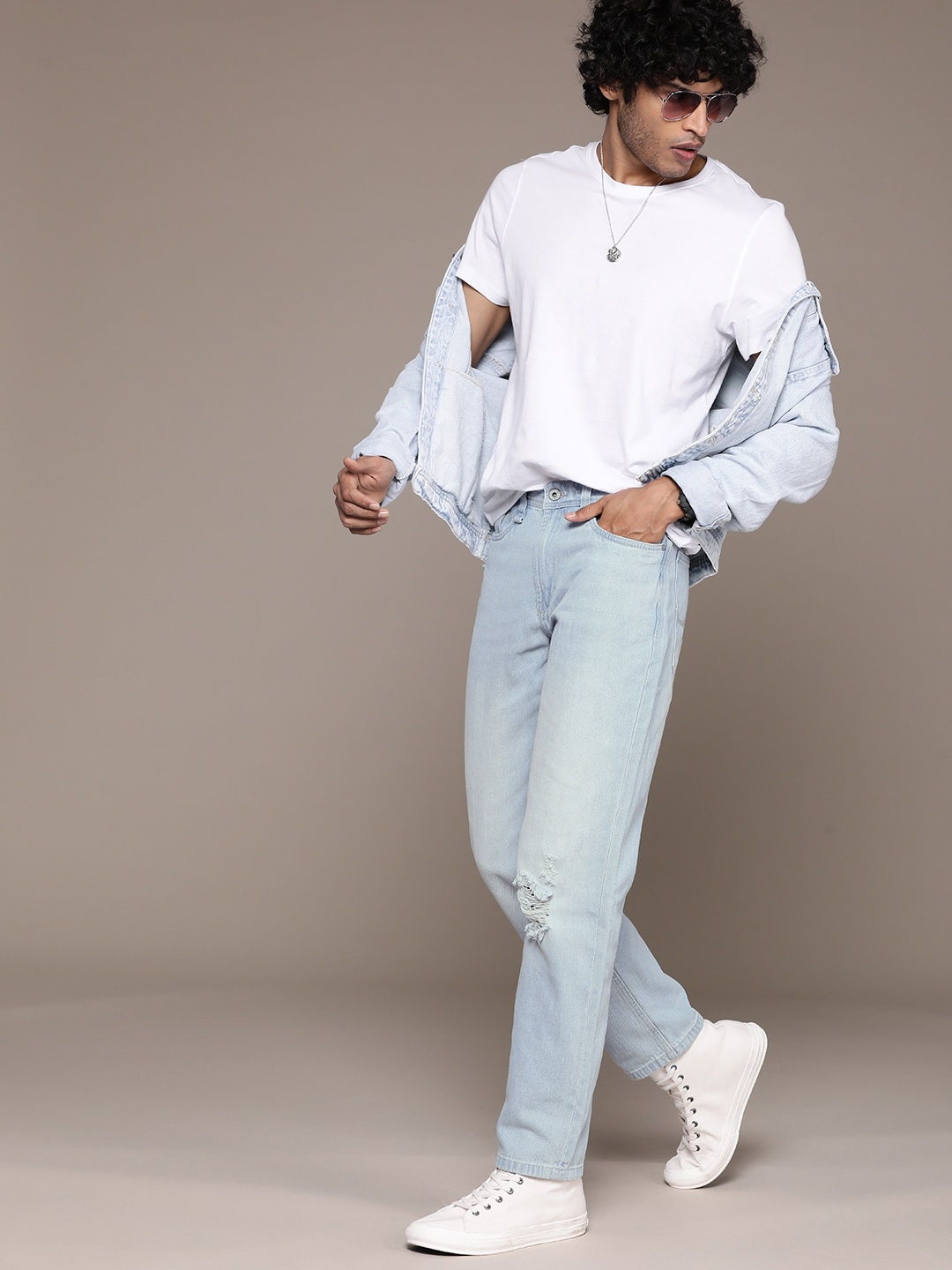 

The Roadster Lifestyle Co. Men Blue Relaxed Fit Low Distress Light Fade Pure Cotton Jeans