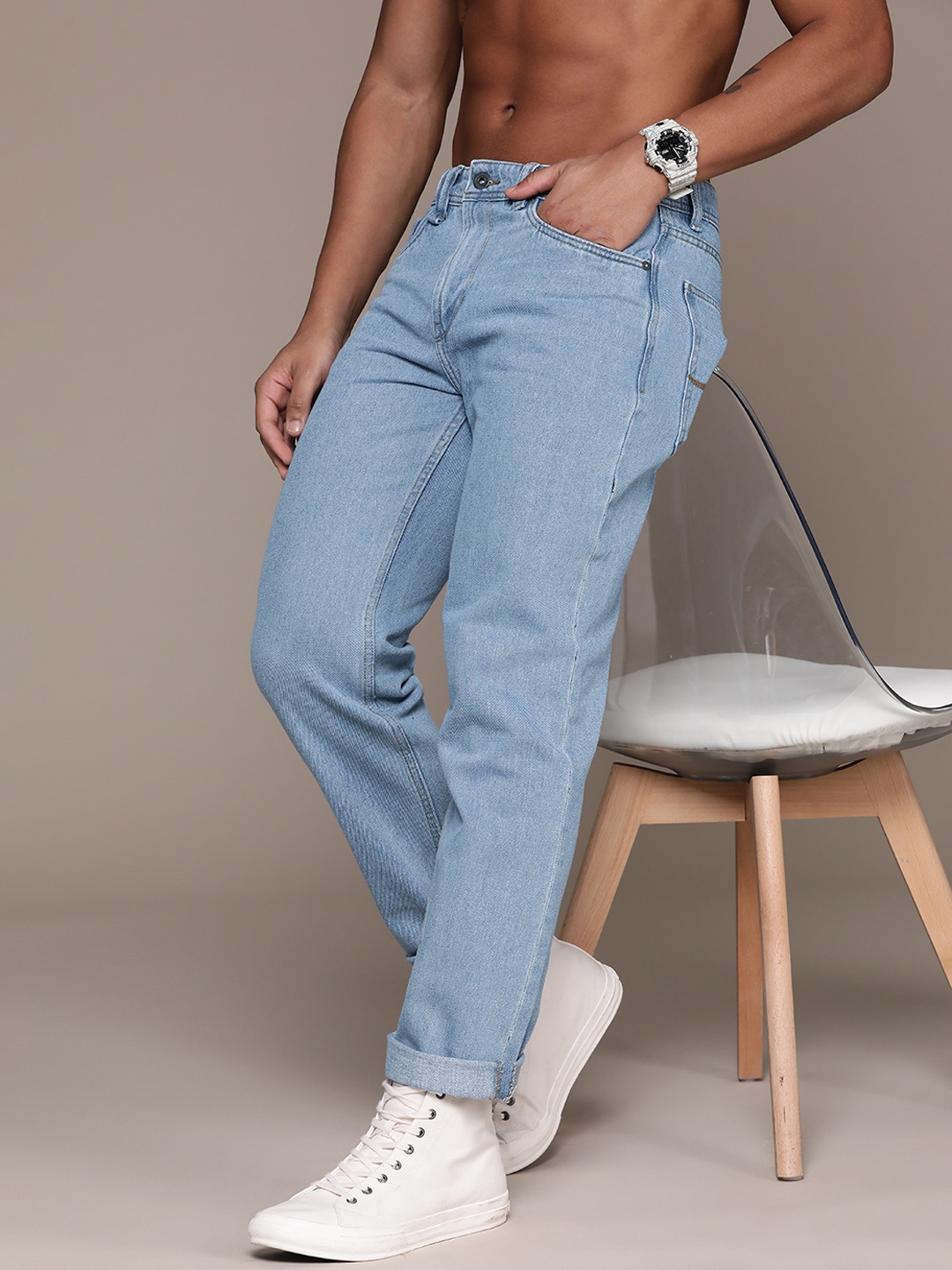 

The Roadster Lifestyle Co. Men Blue Relaxed Fit Light Fade Pure Cotton Jeans