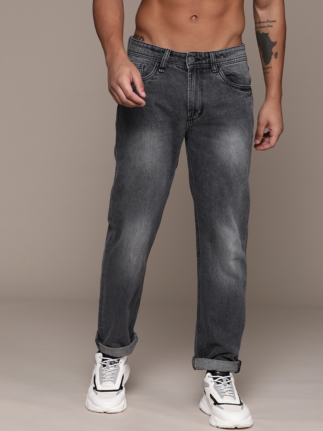

The Roadster Lifestyle Co. Cotton Relaxed Fit Light Fade Jeans, Charcoal