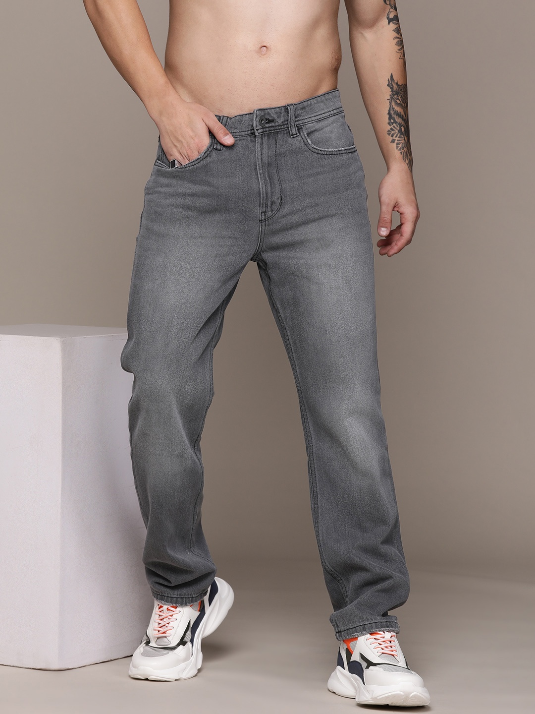 

The Roadster Lifestyle Co. Men Relaxed Fit Jeans, Grey