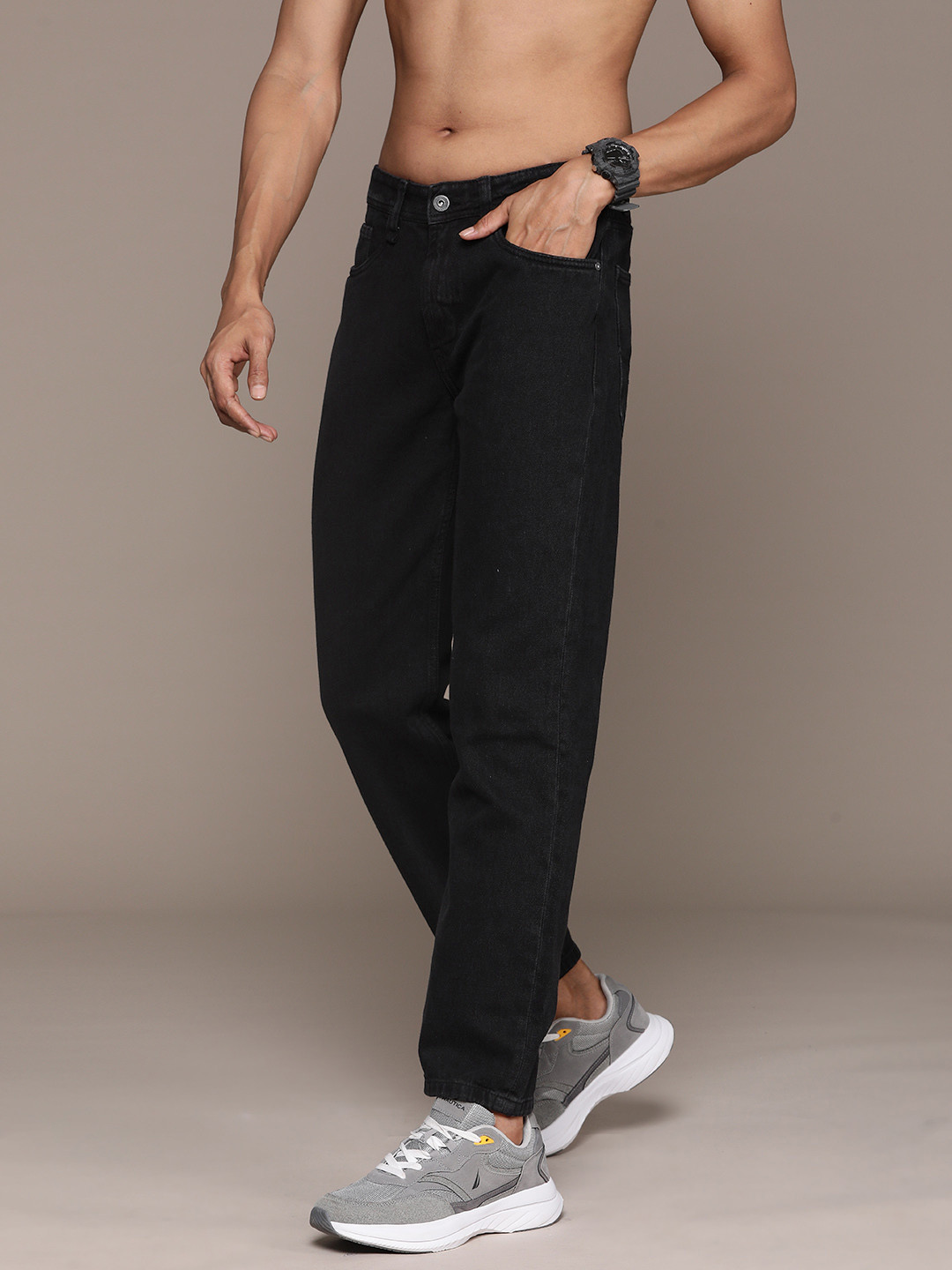 

The Roadster Lifestyle Co. Men Blue Relaxed Fit Pure Cotton Jeans, Black