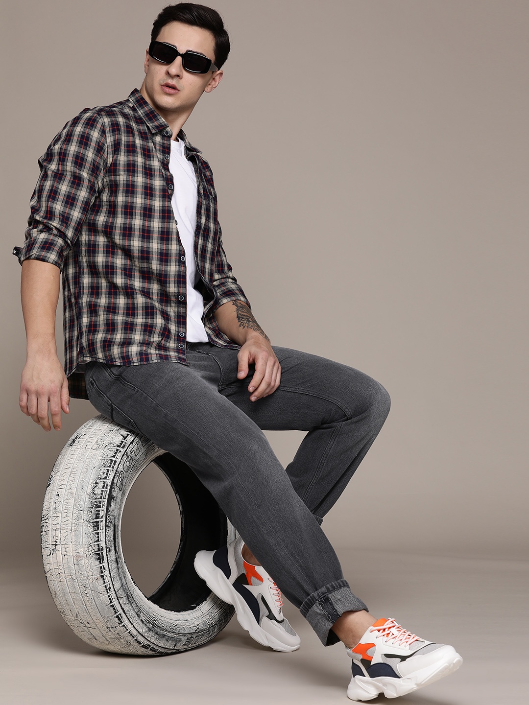 

The Roadster Lifestyle Co. Relaxed Fit Pure Cotton Light Fade Jeans, Black