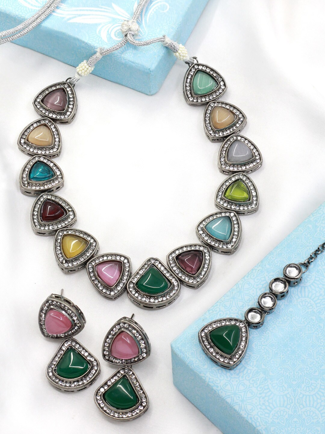 

SAIYONI Gold-Plated Kundan-Studded & Beaded Triangle Jewellery Set, Silver