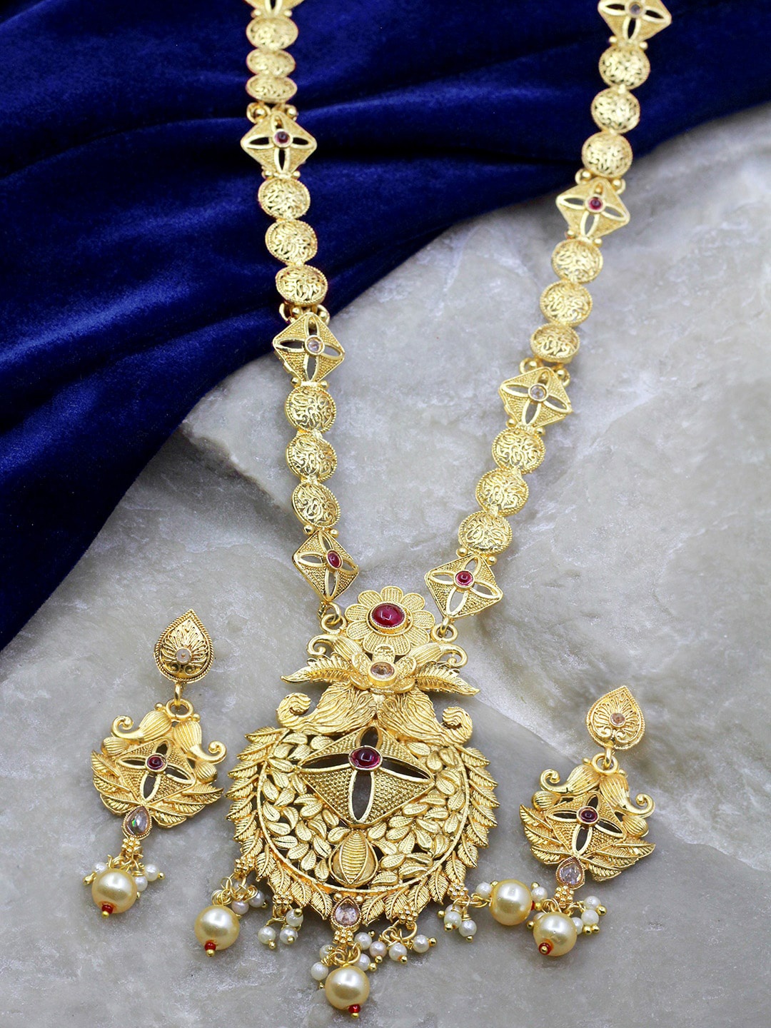 

SAIYONI Gold-Plated Artificial Kempu Stone & Pearl Jewellery Set, Red