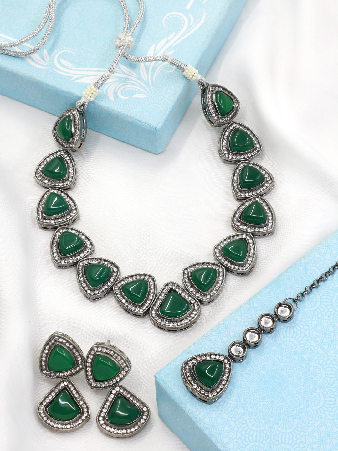 

SAIYONI Silver-Plated Kundan Studded Jewellery Set, Green