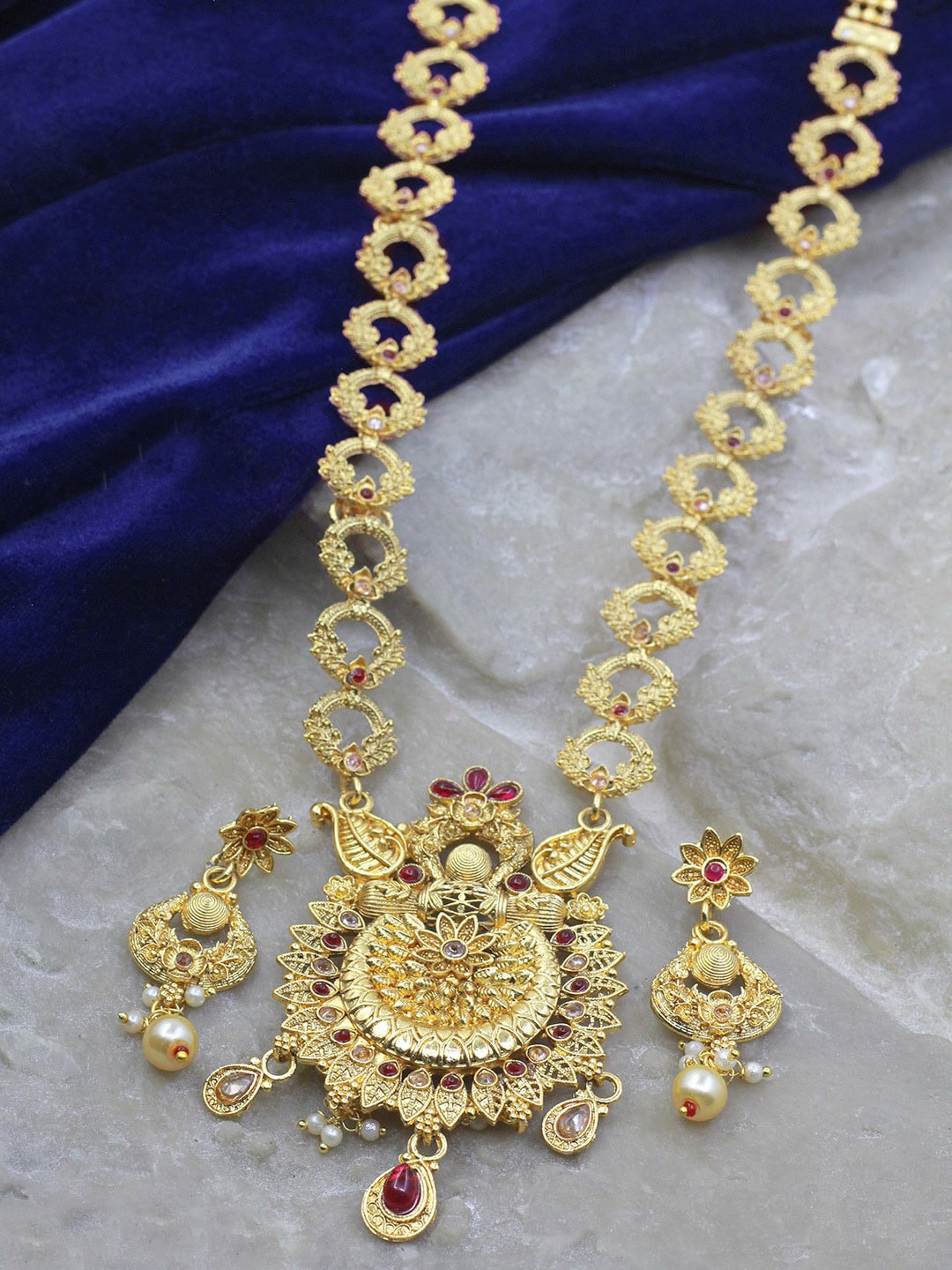 

SAIYONI Gold-Plated Stone Studded & Artificial Beaded Jewellery Set