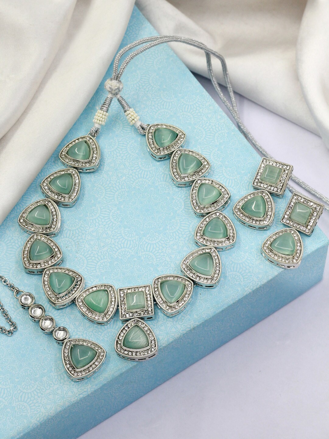 

SAIYONI Silver-Plated Kundan-Studded & Jewellery Set