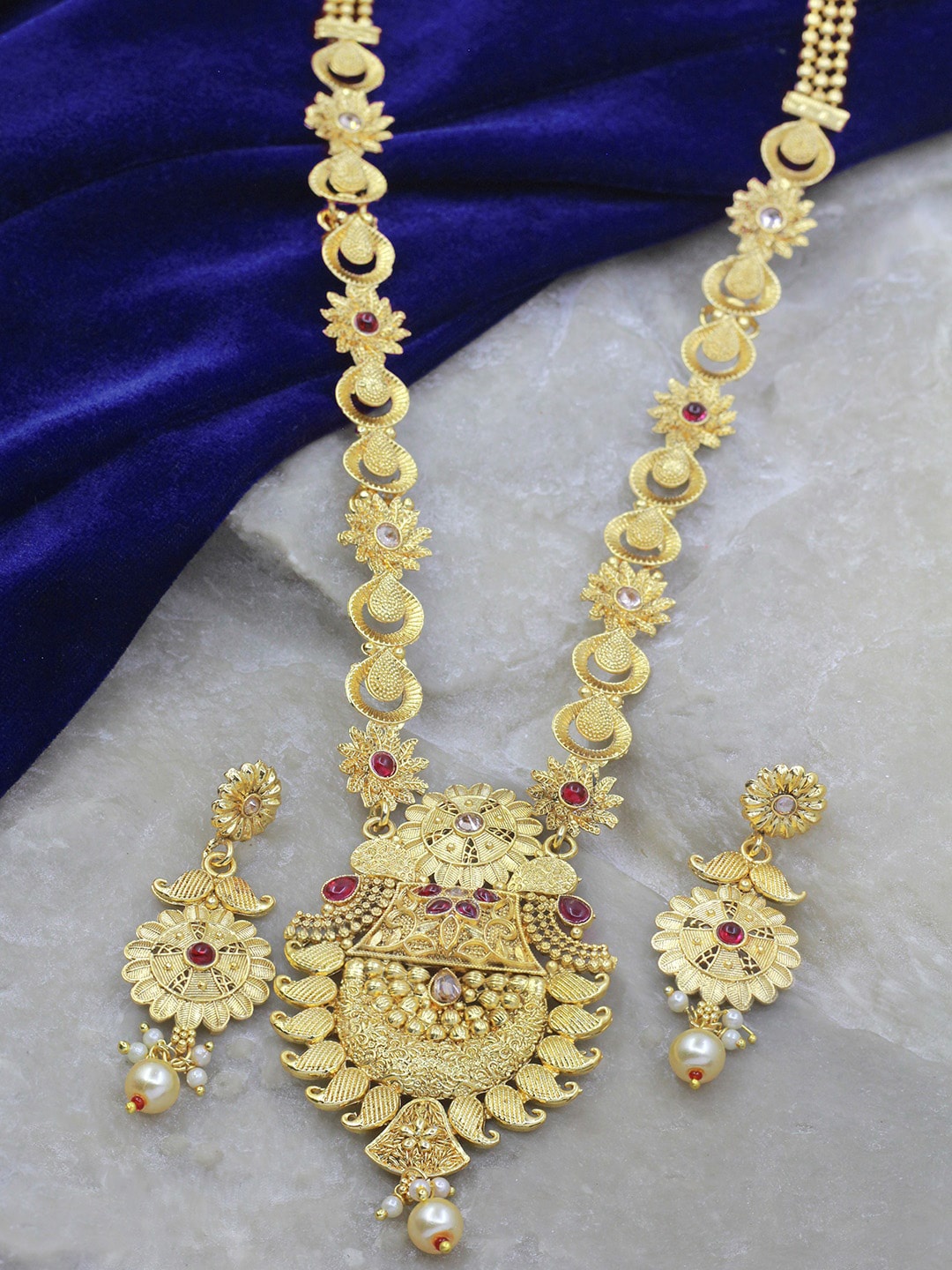 

SAIYONI Gold-Plated Kempu Stone -Studded & Pearl Jewellery Set