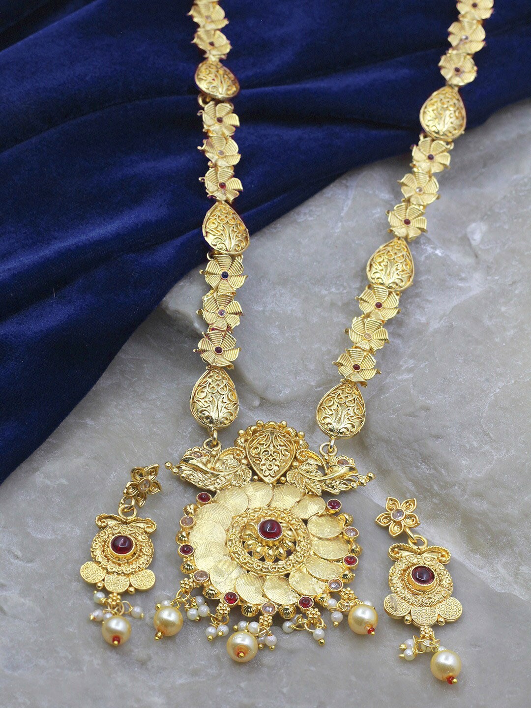 

SAIYONI Gold-Plated Kempu Stone & Pearl Studded Jewellery Set, Red