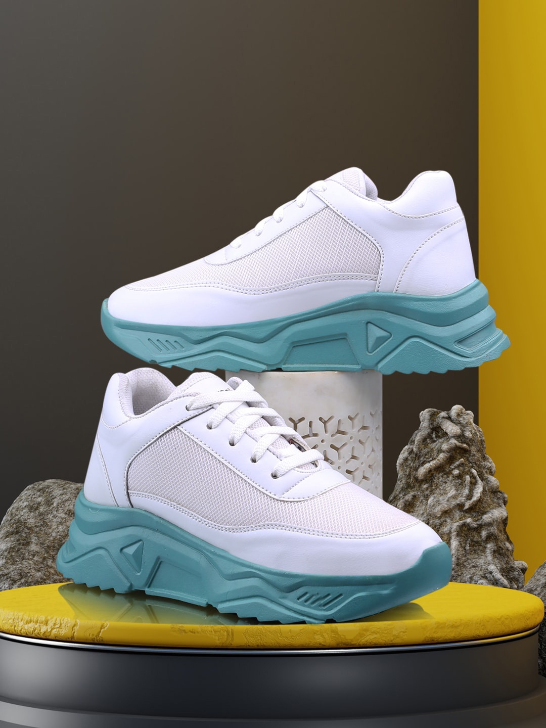 

mr.wonker Women Woven Design Lightweight Comfort Insole Contrast Sole Sneakers, White