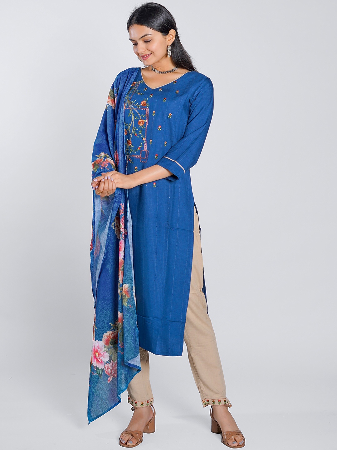 

WOMEN VILLAGE Floral Yoke Design V Neck Thread Work Kurta With Trousers & Dupatta, Blue